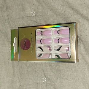 Fashion Press on Nails